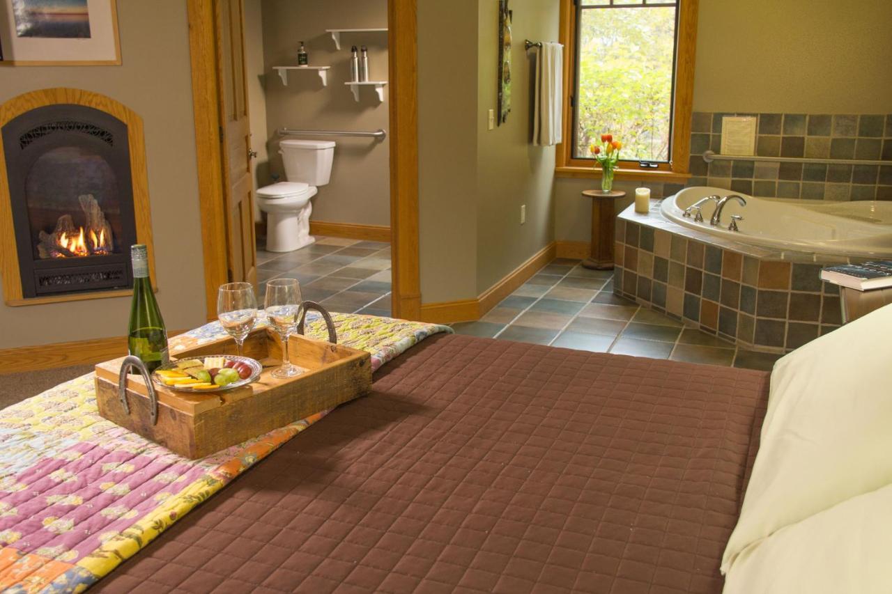 Pinehurst Inn Bed & Breakfast Bayfield Extérieur photo